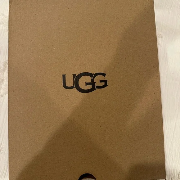 New In Box UGG Black Mini Li Shearling Ankle Boots 7 - Picture 5 of 7